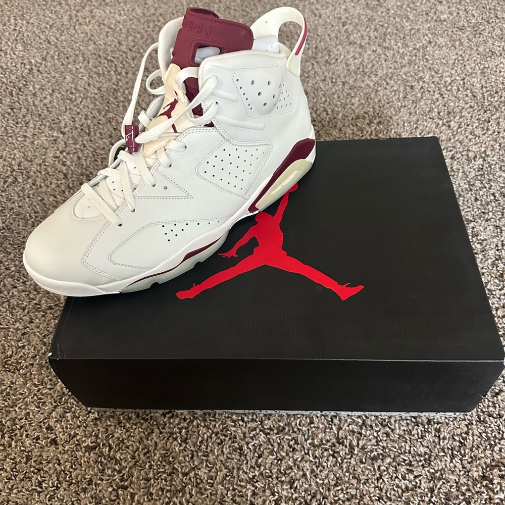 Jordan retro 6 Maroon